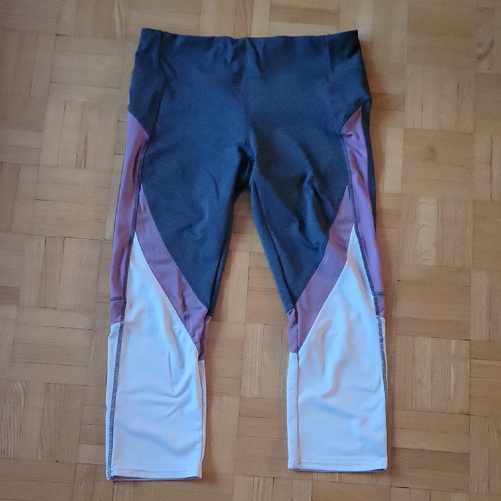 Ardene Tri-Tone Cropped Pants in Gray, Purple, and White